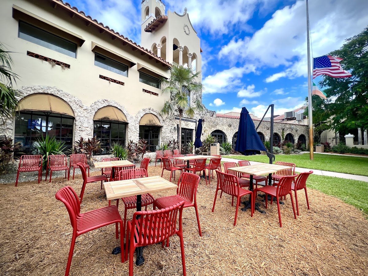Le Parc-Bonjour, Café Bistro
